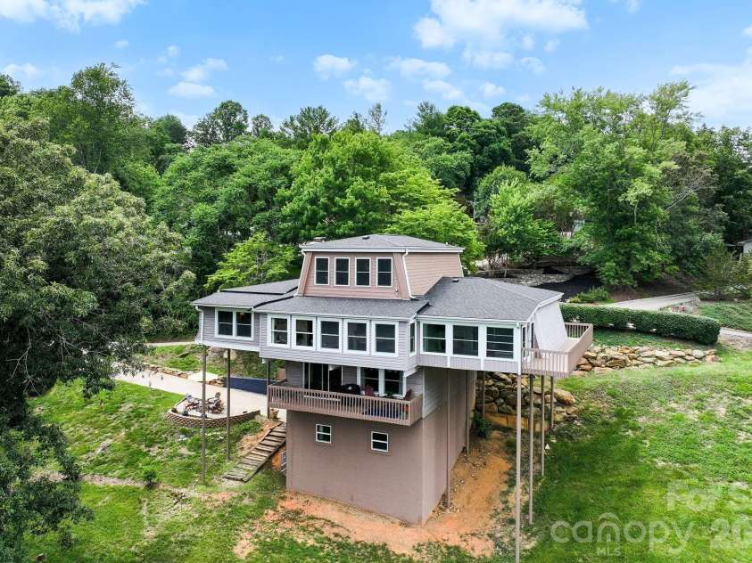16 Audubon Drive, Asheville, NC 28804.  MLS# CAR4397266, YatesRealty ID 39158. 