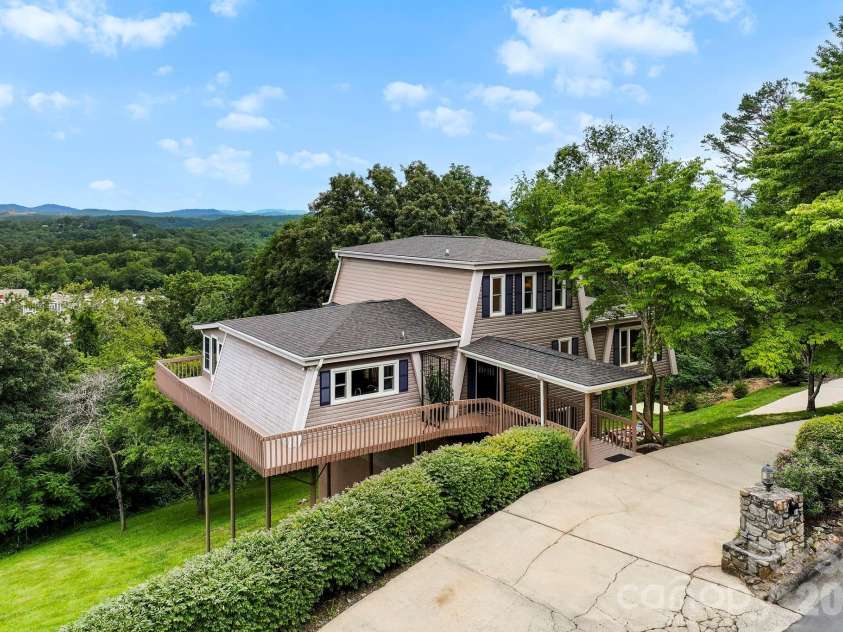 16 Audubon Drive, Asheville, NC 28804.  MLS# CAR4397266, YatesRealty ID 39158. 
