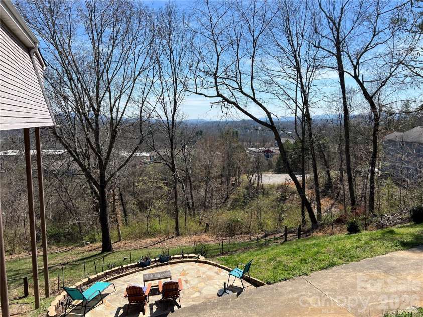 16 Audubon Drive, Asheville, NC 28804.  MLS# CAR4397266, YatesRealty ID 39158. 