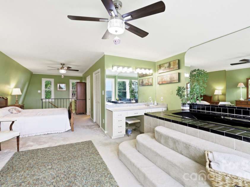 16 Audubon Drive, Asheville, NC 28804.  MLS# CAR4397266, YatesRealty ID 39158. 