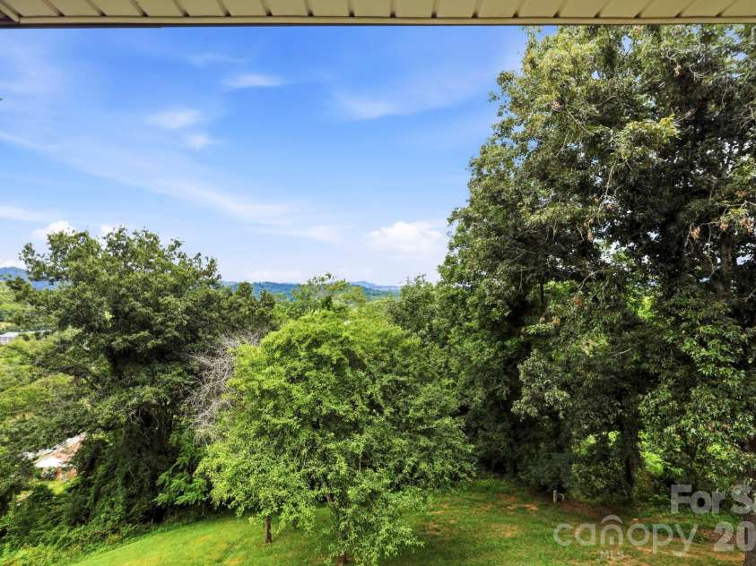 16 Audubon Drive, Asheville, NC 28804.  MLS# CAR4397266, YatesRealty ID 39158. Long Range Mountain views from inside this amazing home