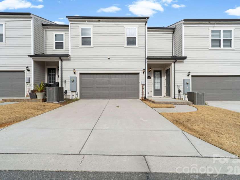 15009 Clear Sky Lane, Charlotte, NC 28277.  MLS# CAR4352286, YatesRealty ID 3916. Back