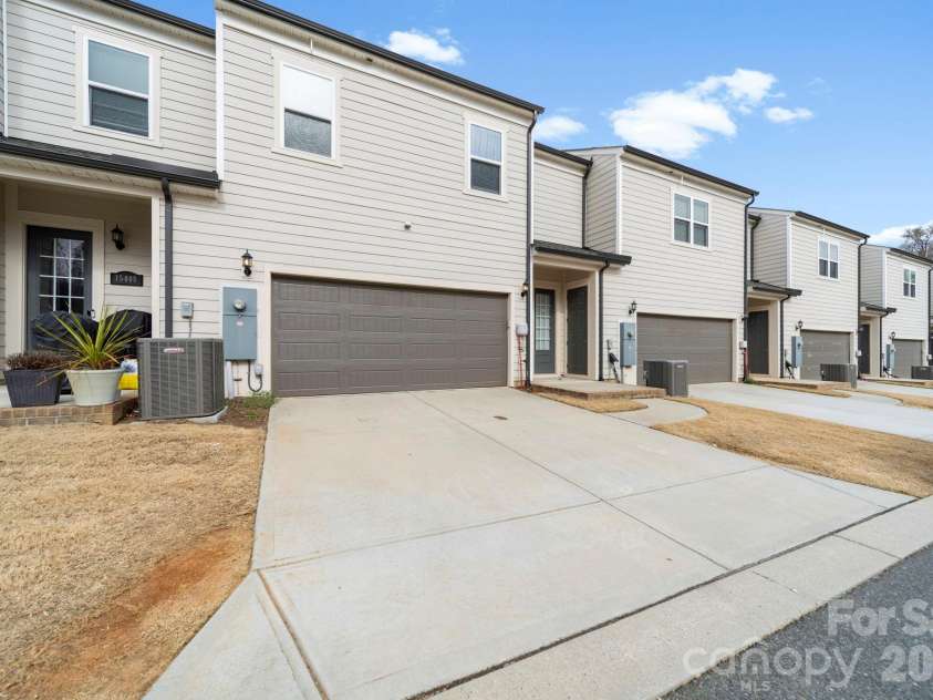 15009 Clear Sky Lane, Charlotte, NC 28277.  MLS# CAR4352286, YatesRealty ID 3916. Back
