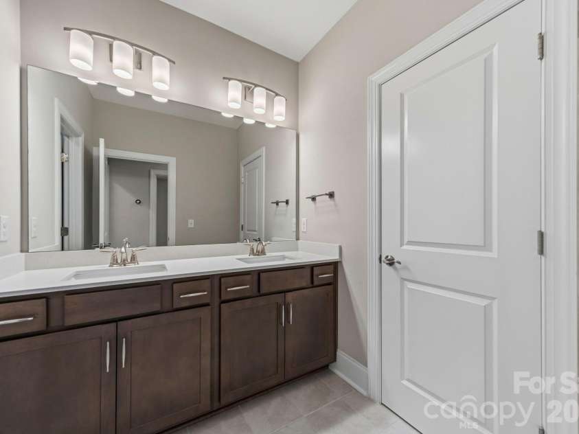 15009 Clear Sky Lane, Charlotte, NC 28277.  MLS# CAR4352286, YatesRealty ID 3916. Fullbath 2nd floor 