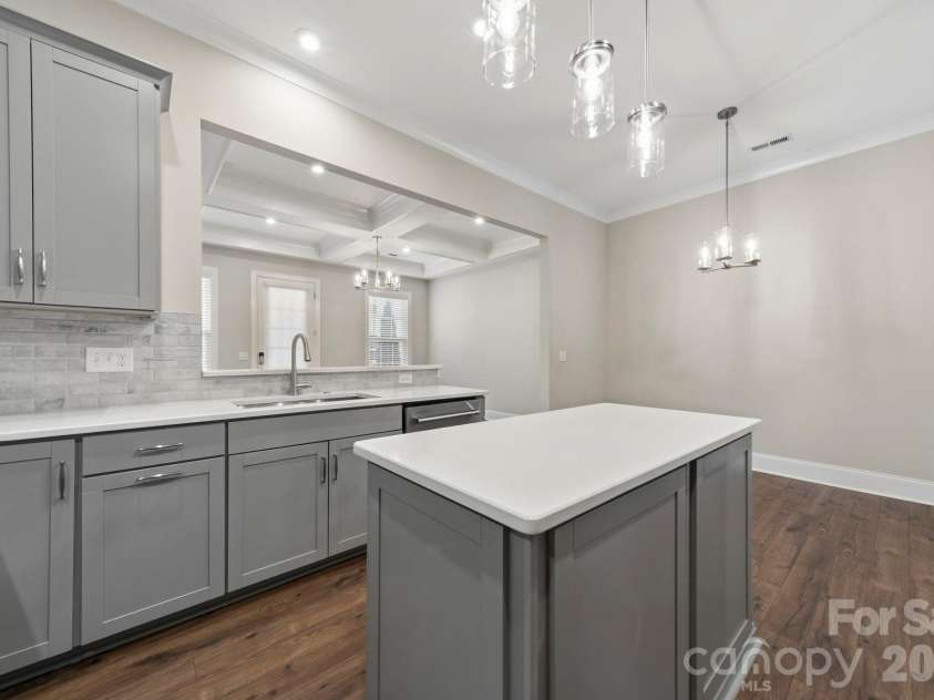 15009 Clear Sky Lane, Charlotte, NC 28277.  MLS# CAR4352286, YatesRealty ID 3916. Kitchen