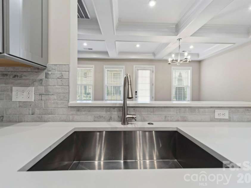 15009 Clear Sky Lane, Charlotte, NC 28277.  MLS# CAR4352286, YatesRealty ID 3916. Kitchen