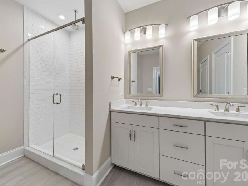 15009 Clear Sky Lane, Charlotte, NC 28277.  MLS# CAR4352286, YatesRealty ID 3916. Owners Bath