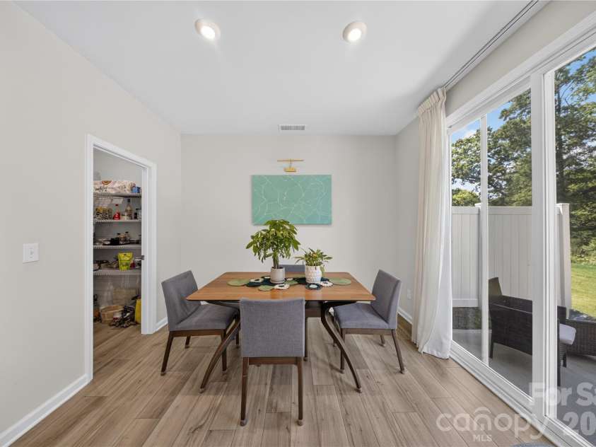14938 Tamarack Drive, Charlotte, NC 28278.  MLS# CAR4404139, YatesRealty ID 39160. Dining Room