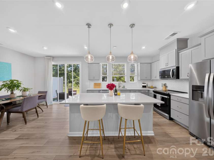 14938 Tamarack Drive, Charlotte, NC 28278.  MLS# CAR4404139, YatesRealty ID 39160. Kitchen