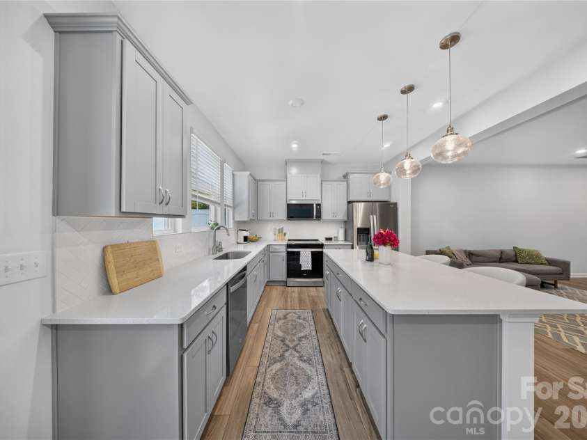 14938 Tamarack Drive, Charlotte, NC 28278.  MLS# CAR4404139, YatesRealty ID 39160. Kitchen