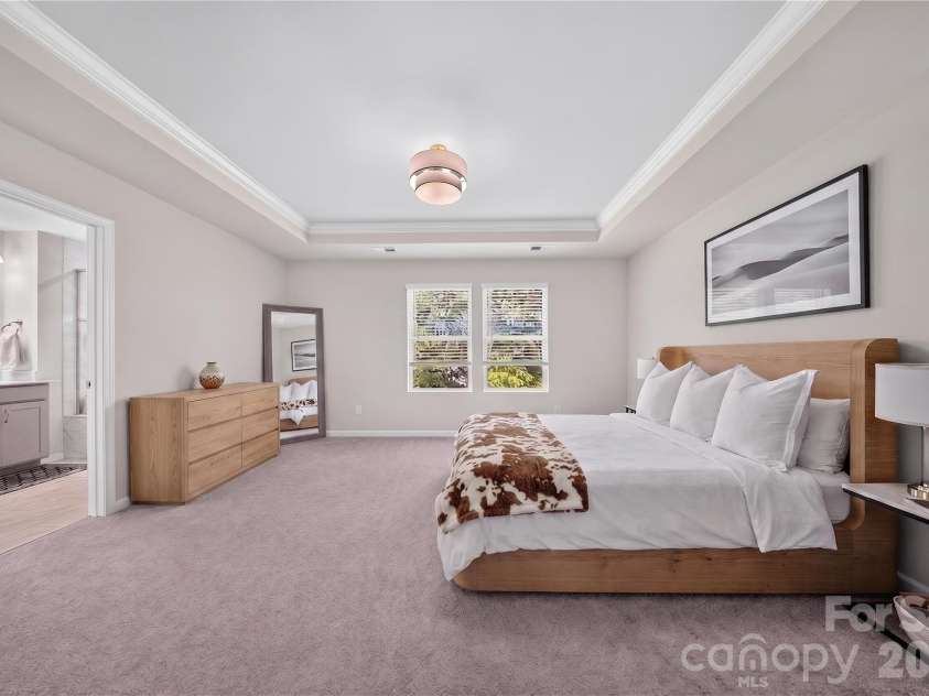 14938 Tamarack Drive, Charlotte, NC 28278.  MLS# CAR4404139, YatesRealty ID 39160. Primary Bedroom