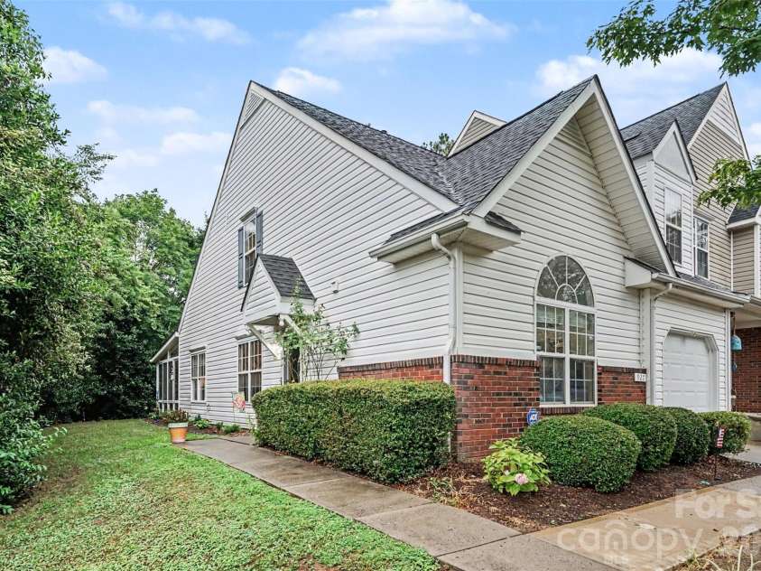 927 Sparrows Nest Lane, Pineville, NC 28134.  MLS# CAR4403232, YatesRealty ID 39161. 
