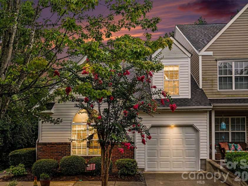 927 Sparrows Nest Lane, Pineville, NC 28134.  MLS# CAR4403232, YatesRealty ID 39161. 