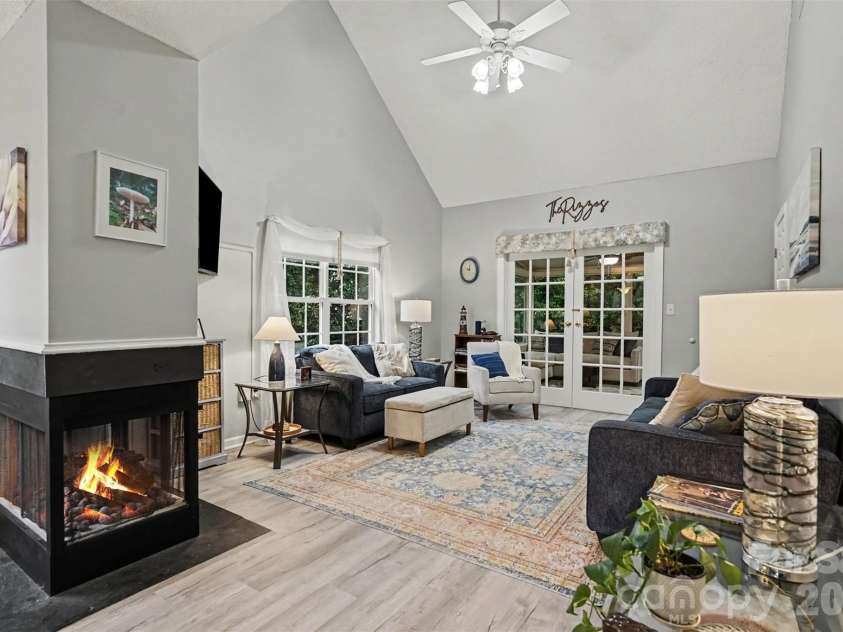 927 Sparrows Nest Lane, Pineville, NC 28134.  MLS# CAR4403232, YatesRealty ID 39161. 