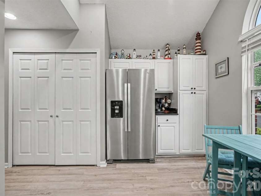 927 Sparrows Nest Lane, Pineville, NC 28134.  MLS# CAR4403232, YatesRealty ID 39161. 