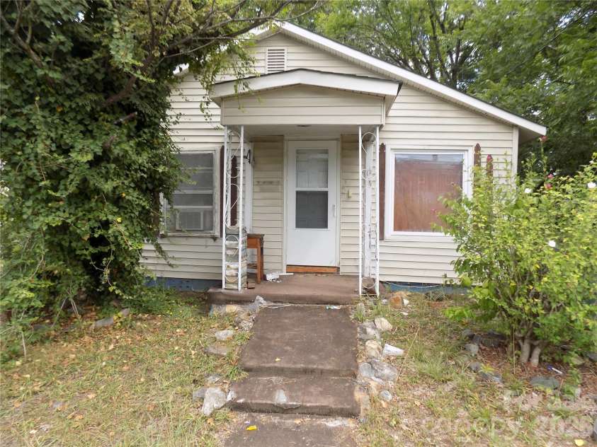 604 Harrison Avenue, Gastonia, NC 28052.  MLS# CAR4406432, YatesRealty ID 39163. FRONT