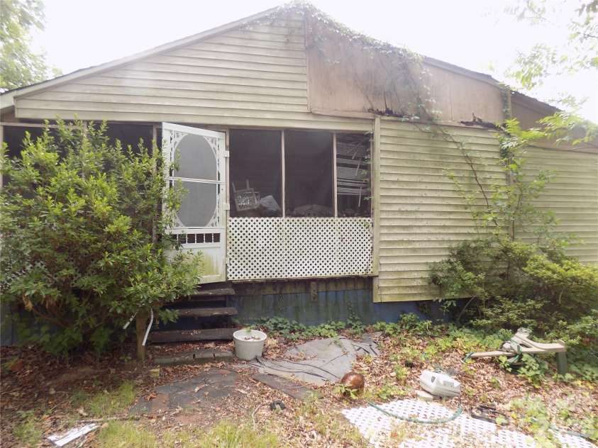 604 Harrison Avenue, Gastonia, NC 28052.  MLS# CAR4406432, YatesRealty ID 39163. REAR
