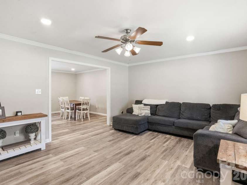 107 Wendover Drive, Lincolnton, NC 28092.  MLS# CAR4404860, YatesRealty ID 39165. 