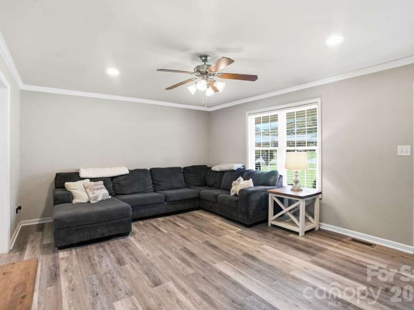 107 Wendover Drive, Lincolnton, NC 28092.  MLS# CAR4404860, YatesRealty ID 39165. 