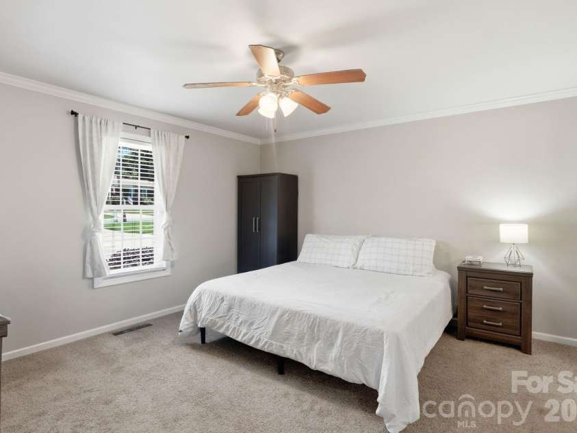 107 Wendover Drive, Lincolnton, NC 28092.  MLS# CAR4404860, YatesRealty ID 39165. 
