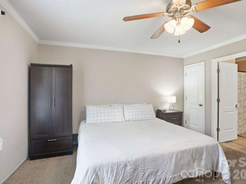 107 Wendover Drive, Lincolnton, NC 28092.  MLS# CAR4404860, YatesRealty ID 39165. 