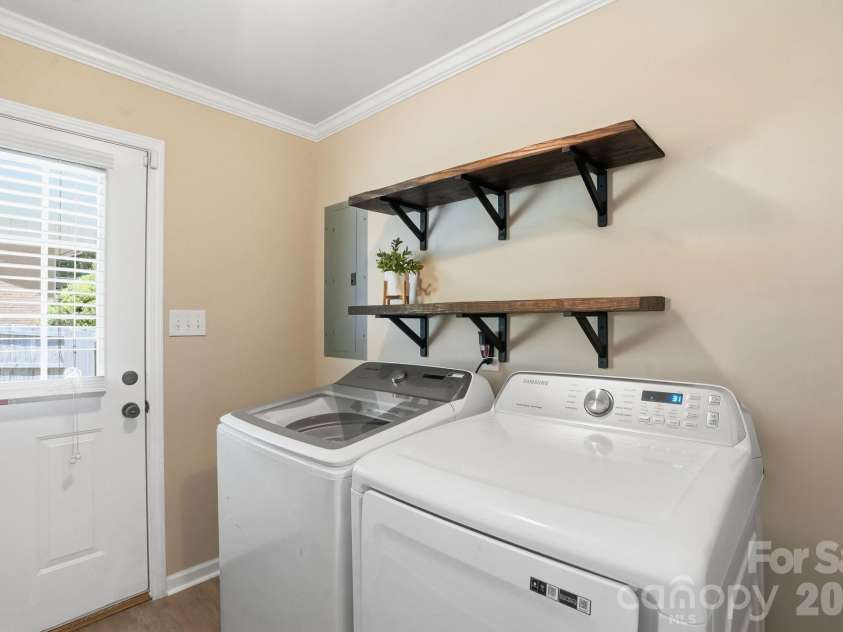 107 Wendover Drive, Lincolnton, NC 28092.  MLS# CAR4404860, YatesRealty ID 39165. 