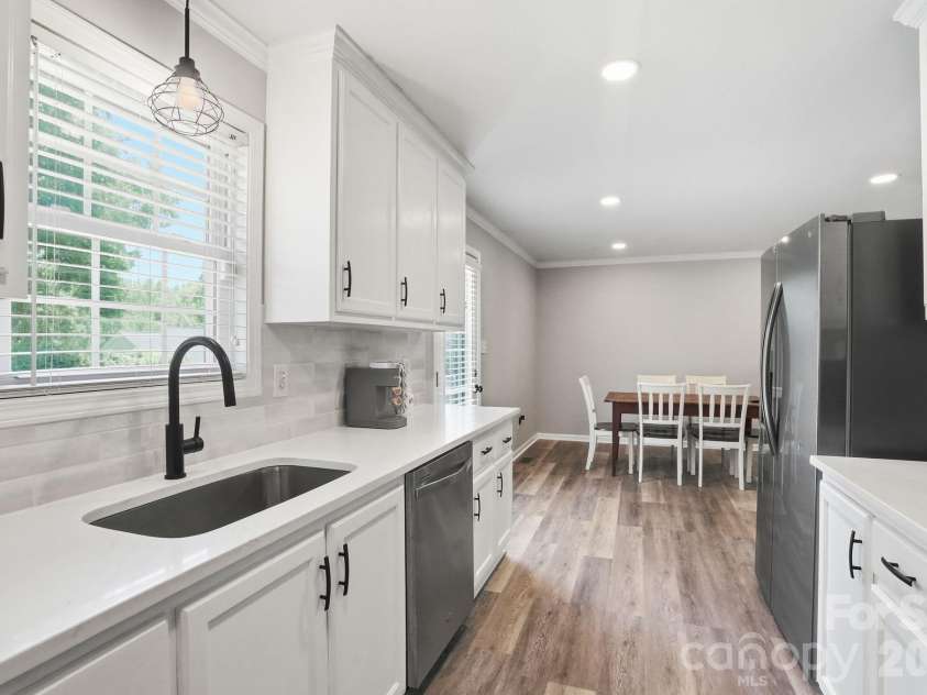 107 Wendover Drive, Lincolnton, NC 28092.  MLS# CAR4404860, YatesRealty ID 39165. 