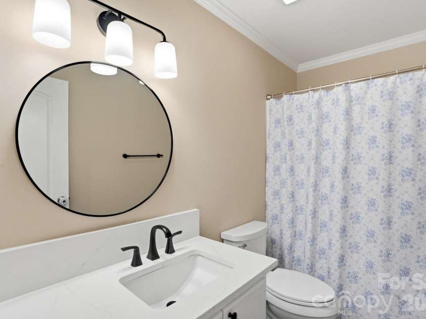 107 Wendover Drive, Lincolnton, NC 28092.  MLS# CAR4404860, YatesRealty ID 39165. 