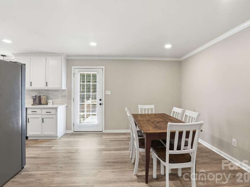 107 Wendover Drive, Lincolnton, NC 28092.  MLS# CAR4404860, YatesRealty ID 39165. 