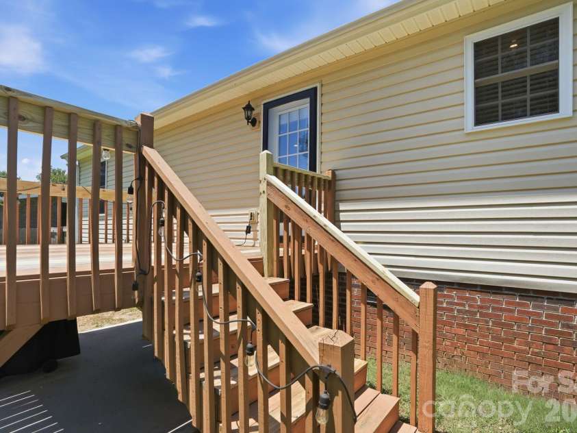 107 Wendover Drive, Lincolnton, NC 28092.  MLS# CAR4404860, YatesRealty ID 39165. 