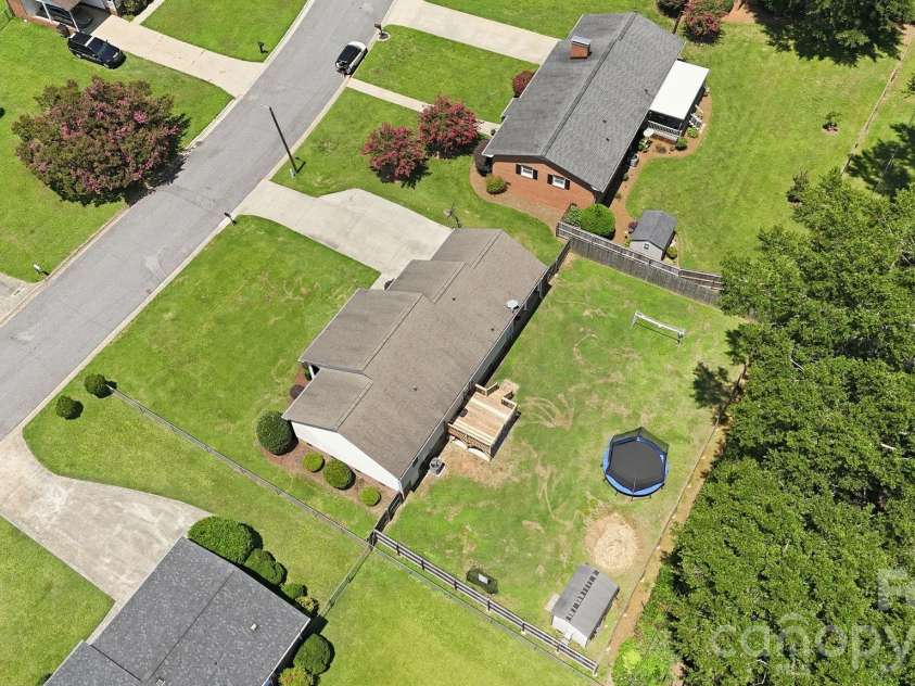 107 Wendover Drive, Lincolnton, NC 28092.  MLS# CAR4404860, YatesRealty ID 39165. 