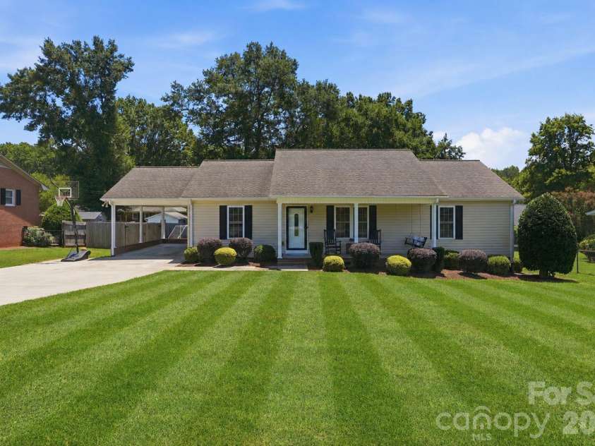 107 Wendover Drive, Lincolnton, NC 28092.  MLS# CAR4404860, YatesRealty ID 39165. Lawn digitally enhanced