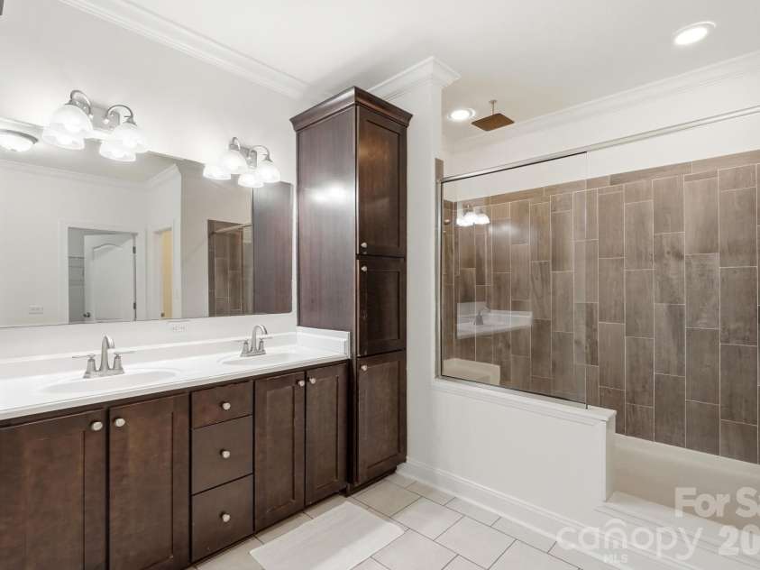 6222 Nesbit Road, Waxhaw, NC 28173.  MLS# CAR4404244, YatesRealty ID 39166. Primary Bath