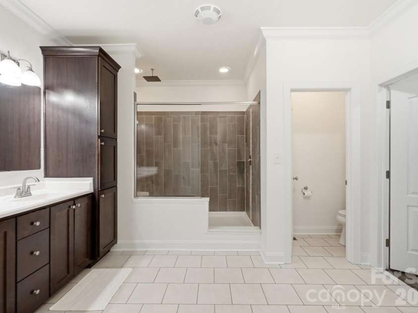 6222 Nesbit Road, Waxhaw, NC 28173.  MLS# CAR4404244, YatesRealty ID 39166. Primary Bath