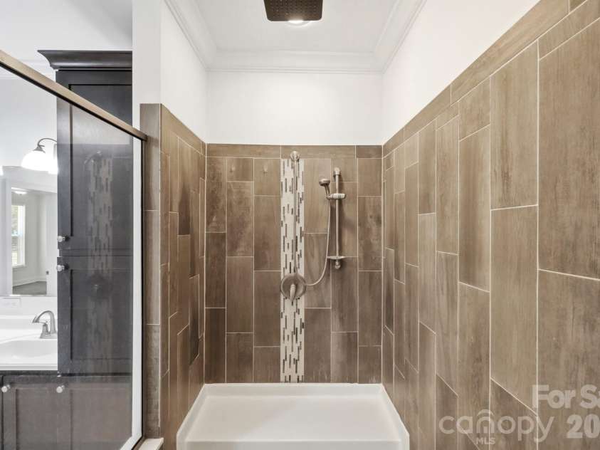 6222 Nesbit Road, Waxhaw, NC 28173.  MLS# CAR4404244, YatesRealty ID 39166. Primary Bath