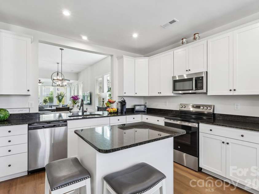8410 Profit Lane, Charlotte, NC 28215.  MLS# CAR4399174, YatesRealty ID 39167. 
