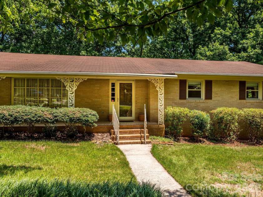 3712 Brookwood Road, Charlotte, NC 28215.  MLS# CAR4403688, YatesRealty ID 39168. 