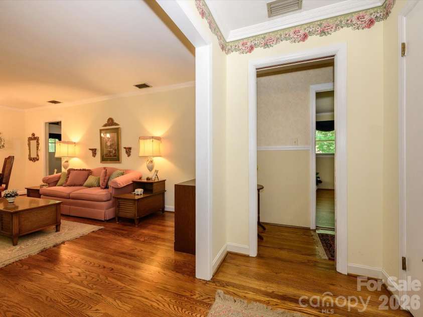 3712 Brookwood Road, Charlotte, NC 28215.  MLS# CAR4403688, YatesRealty ID 39168. 
