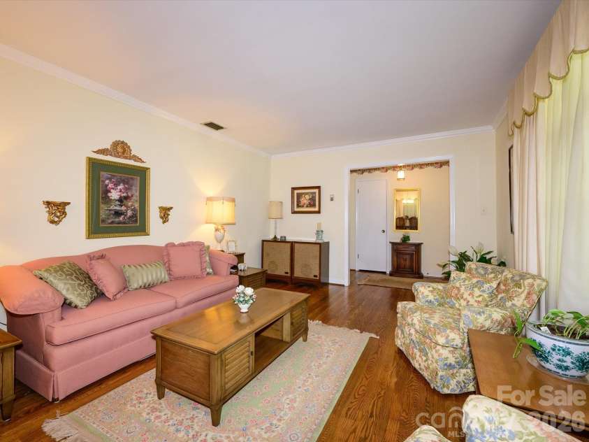 3712 Brookwood Road, Charlotte, NC 28215.  MLS# CAR4403688, YatesRealty ID 39168. 