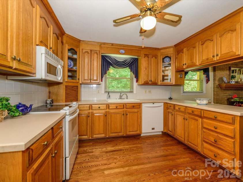 3712 Brookwood Road, Charlotte, NC 28215.  MLS# CAR4403688, YatesRealty ID 39168. 