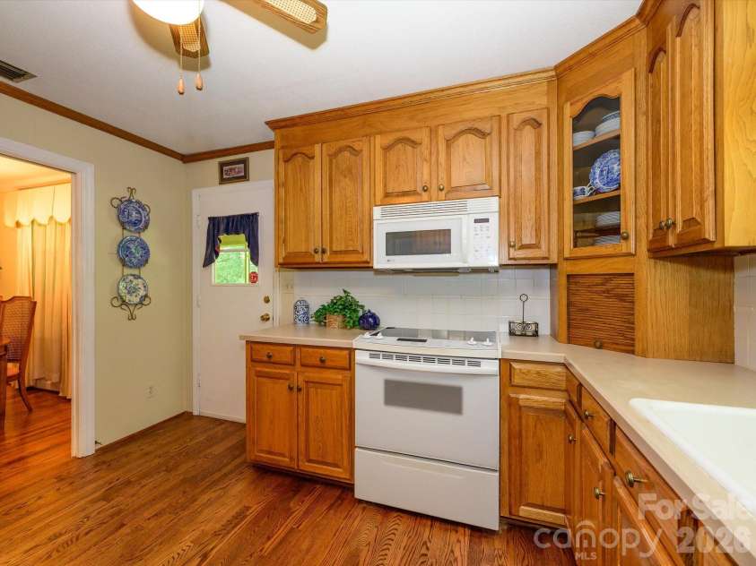 3712 Brookwood Road, Charlotte, NC 28215.  MLS# CAR4403688, YatesRealty ID 39168. 