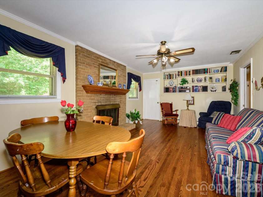 3712 Brookwood Road, Charlotte, NC 28215.  MLS# CAR4403688, YatesRealty ID 39168. 