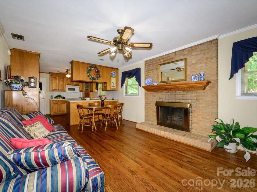 3712 Brookwood Road, Charlotte, NC 28215.  MLS# CAR4403688, YatesRealty ID 39168. 