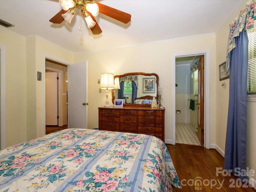 3712 Brookwood Road, Charlotte, NC 28215.  MLS# CAR4403688, YatesRealty ID 39168. 