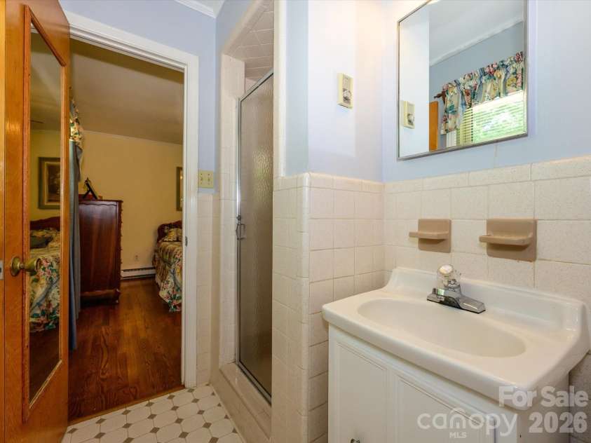 3712 Brookwood Road, Charlotte, NC 28215.  MLS# CAR4403688, YatesRealty ID 39168. 