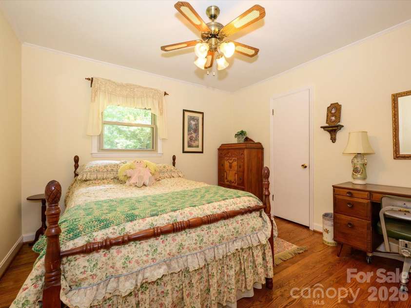3712 Brookwood Road, Charlotte, NC 28215.  MLS# CAR4403688, YatesRealty ID 39168. 