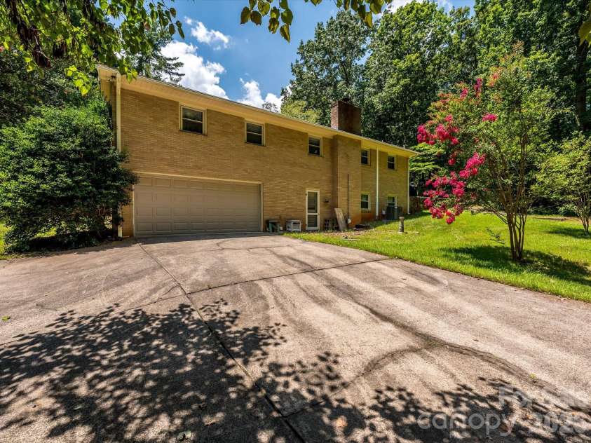 3712 Brookwood Road, Charlotte, NC 28215.  MLS# CAR4403688, YatesRealty ID 39168. 