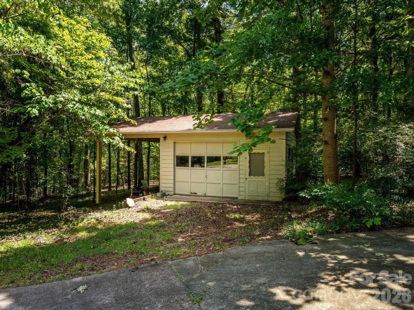 3712 Brookwood Road, Charlotte, NC 28215.  MLS# CAR4403688, YatesRealty ID 39168. 