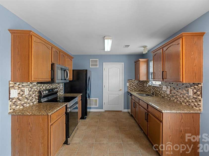 7117 Angela Marie Court, Charlotte, NC 28215.  MLS# CAR4302543, YatesRealty ID 3917. 