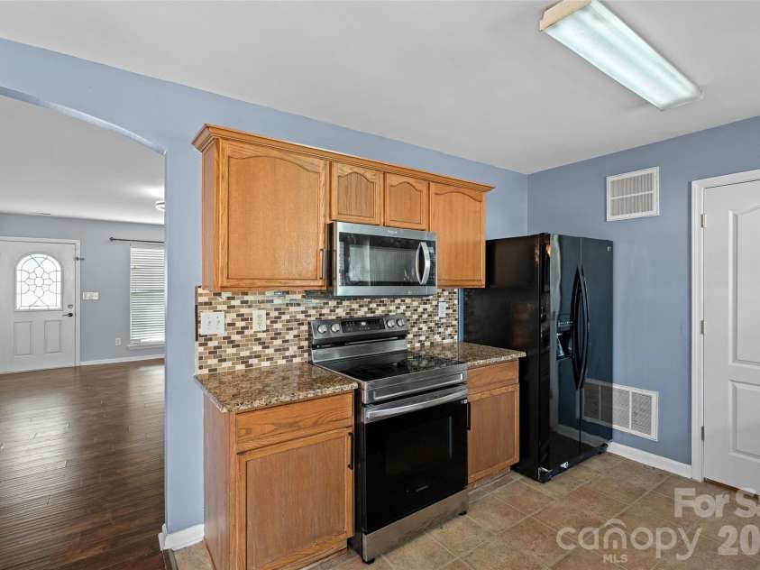 7117 Angela Marie Court, Charlotte, NC 28215.  MLS# CAR4302543, YatesRealty ID 3917. 